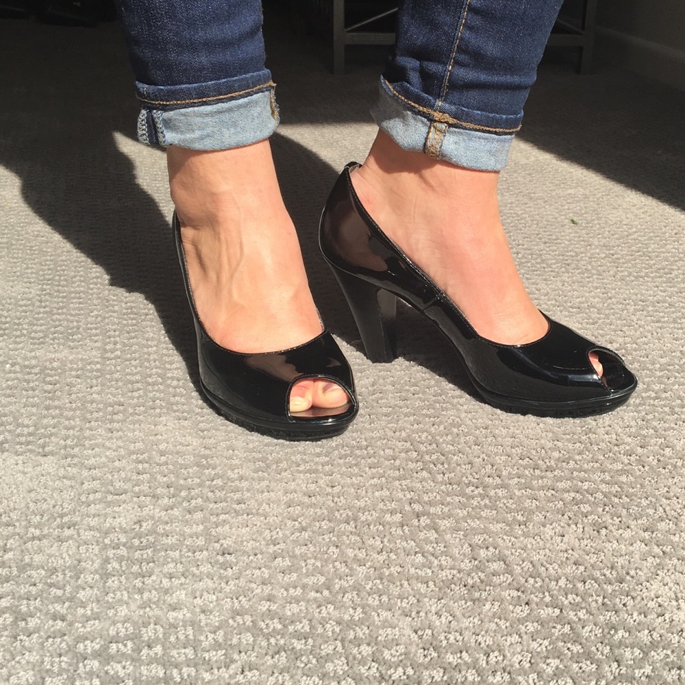 Black open toe paten leather heel.